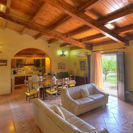 3 Bedroom Pet Friendly In Solarino