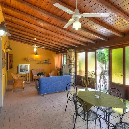 3 Bedroom Pet Friendly In *