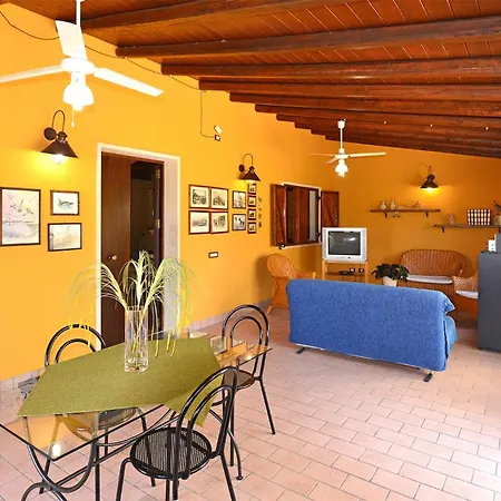 3 Bedroom Pet Friendly In Solarino