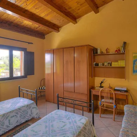 3 Bedroom Pet Friendly In Solarino