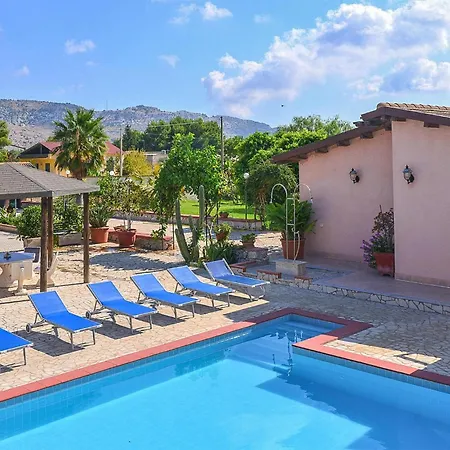 3 Bedroom Pet Friendly In Solarino